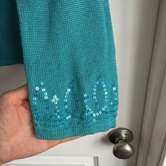 Susan Bristol V-Neck Sweater Split Neck Sequin Knit Turquoise Resort Top Medium - Picture 9 of 9